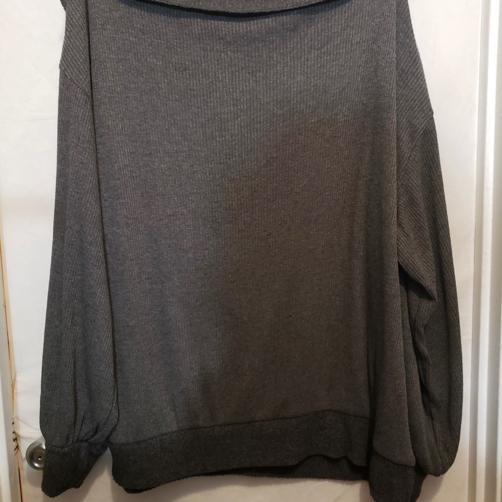 (Bonus Jewelry included ‼️) Grey free people long sleeve  sweater